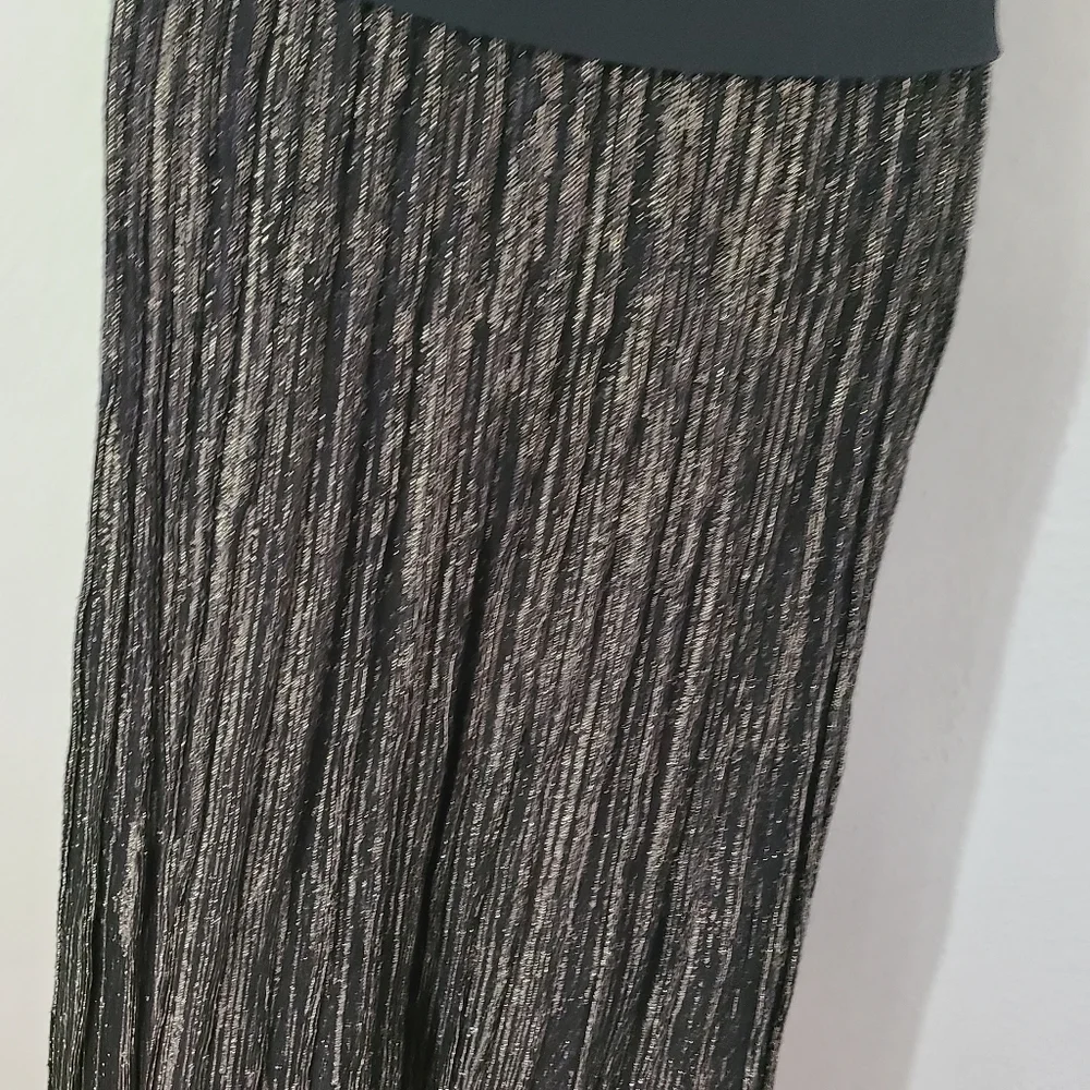 YAL New York Black Pleated Lurex Shimmer Skirt Size Med‎